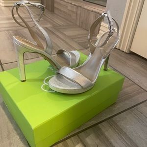 Sam Edelman Jade Ankle Strap Heels, size 8 Silver